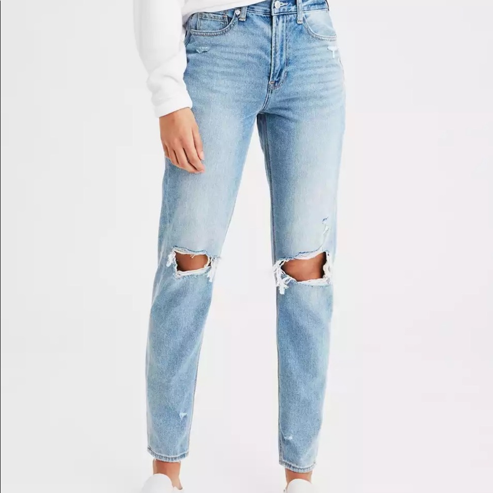 American Eagle ripped mom jean.